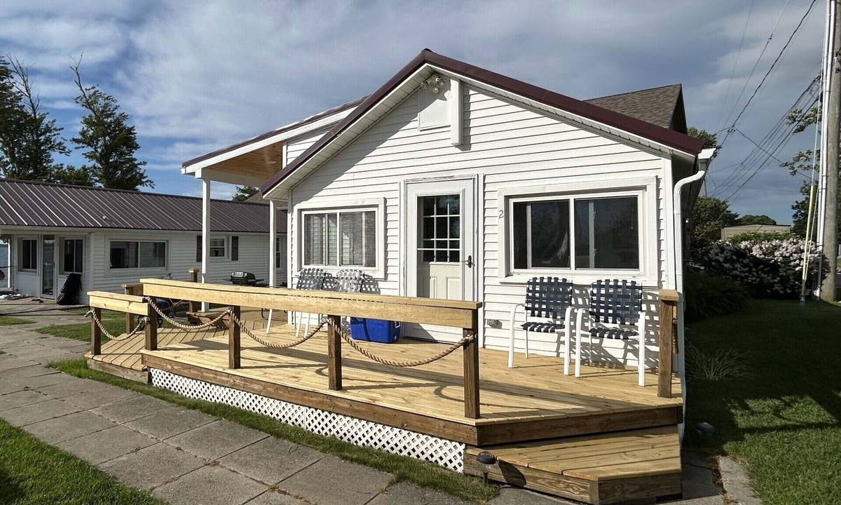 Cape Vincent Cottage | Million Dollar Sunsets on the St Lawrence - Thousand Islands Waterfront Cottage!