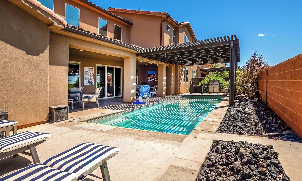 Santa Clara House | Million Dollar View: Private Pool, Paradise Village, Theater, 6 Master Suites!