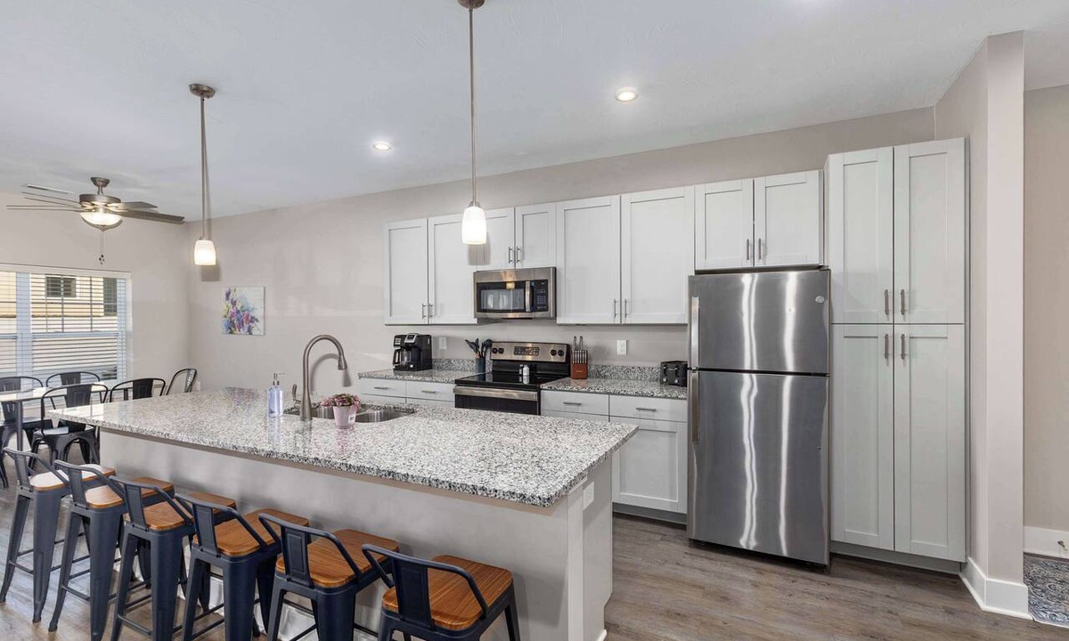 Grandville Condo | Modern 2BR + 2BA Condo with Garage & Patio