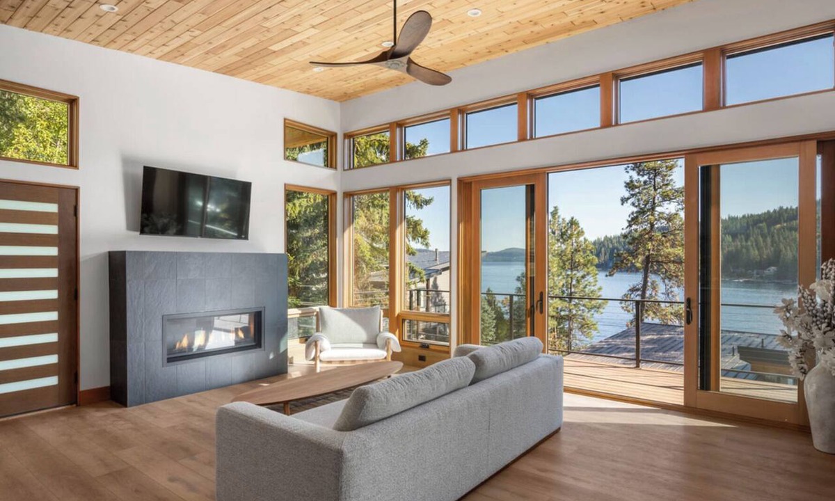 Coeur d'Alene Cabin | Modern 2BR/2BA Lakeview Cabin close to Downtown Coeur d' Alene