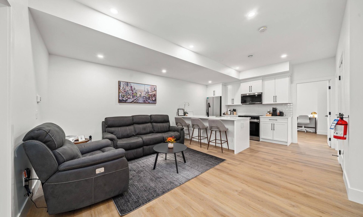 Killarney House | Modern 2BR Suite | Walk to Ctrain | Near Downtown