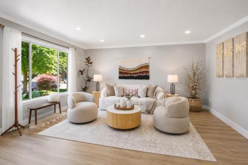 Dublin House | Modern 3BR Dublin - Office, Laundry & Private Yard