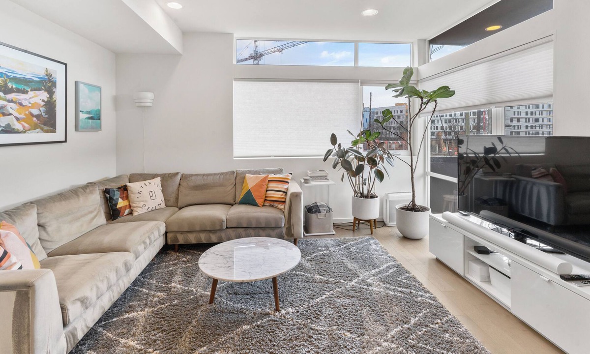 Atlantic House | Modern 3BR: Rooftop, A/C, Gigabit WiFi & Parking