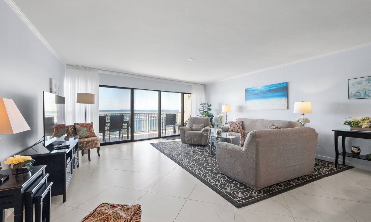 Key Colony Beach Condo | Modern and Bright Remodeled Oceanfront 2bedroom Condo