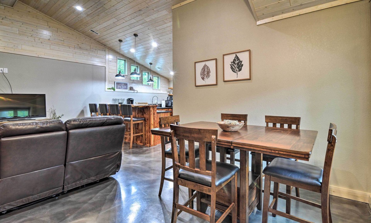 Arcadia House | Modern Arcadia Farmhouse on 80 Acres w/Fire Pit!