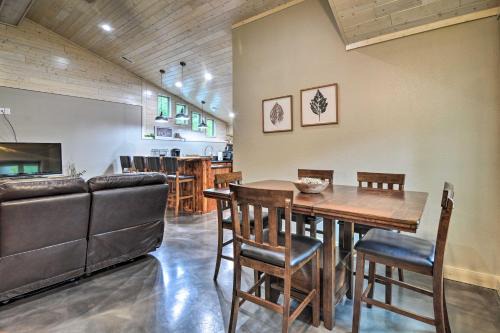 Arcadia House | Modern Arcadia Farmhouse on 80 Acres w/Fire Pit!