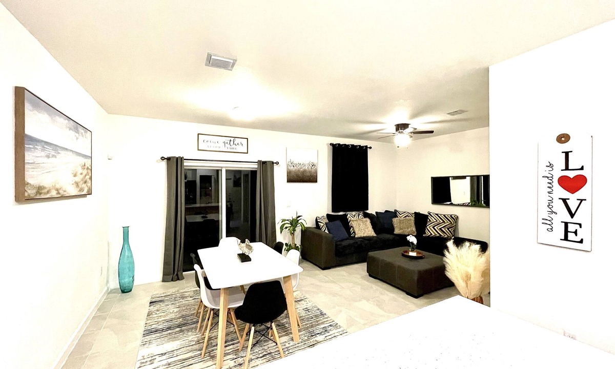 Homestead House | Modern comfortable brand new home in South Florida