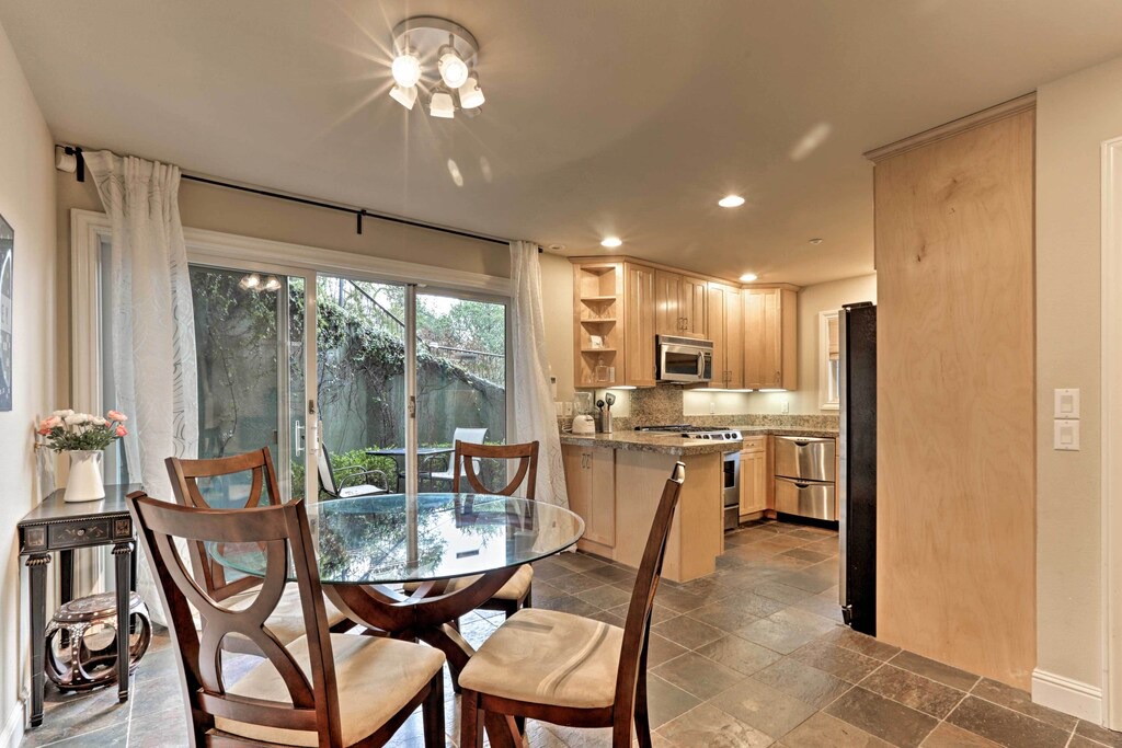 San Carlos Cabin | Modern Cottage in the Heart of Silicon Valley