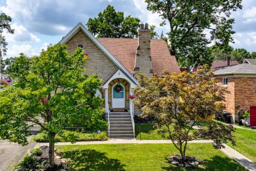 Roselawn Finance House | Modern Group Getaway w/Private Yard in Cincinnati