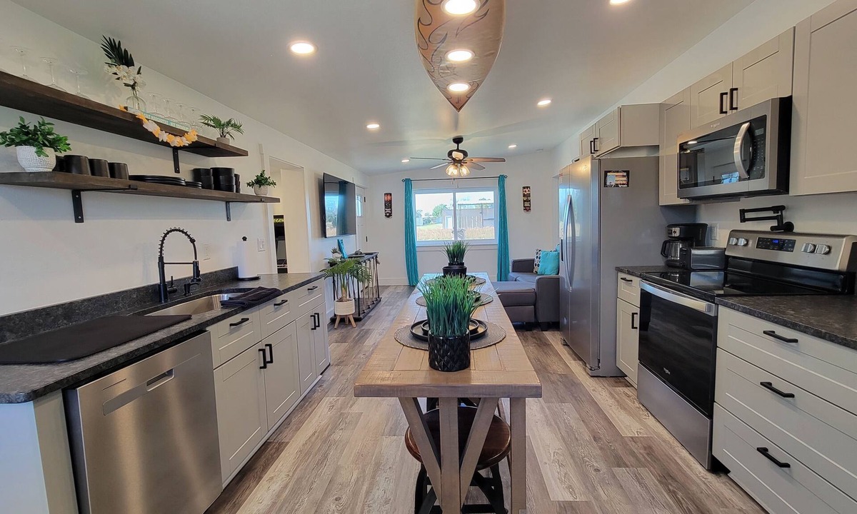 Panama City House | Modern Home ¤ Close to Shopping, Dining & Downtown! Outdoor dinning & Firepit!