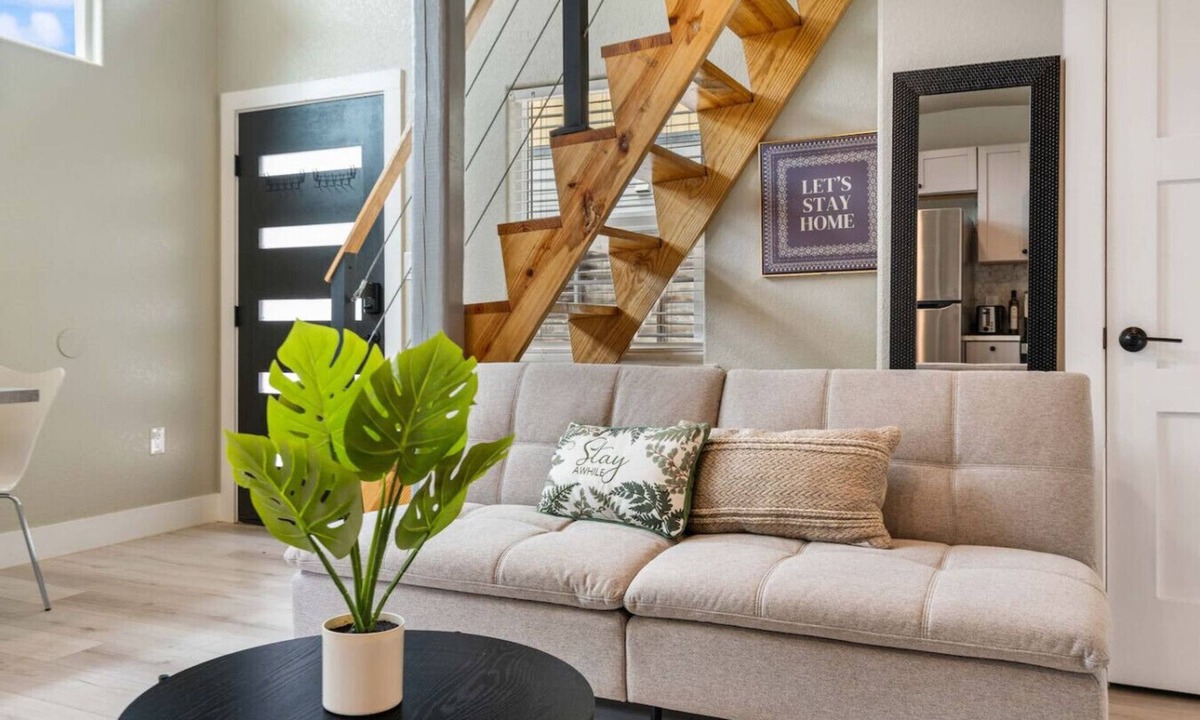 St. Johns House | Modern Studio + Loft & Full Bath | Cozy Stay