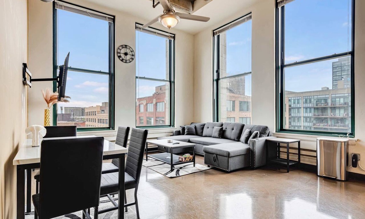 West Loop Apartment | Modern West Loop Gem-City Views & Prime Location 4