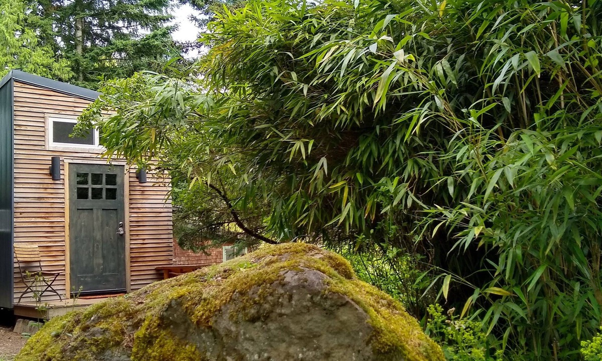 Pleasant Valley House | Moss Rock Retreat - Near Leach Botanical Garden!