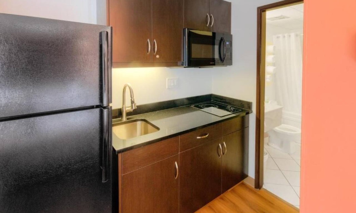South Lethbridge Hotel | Motel 6 Lethbridge, AB