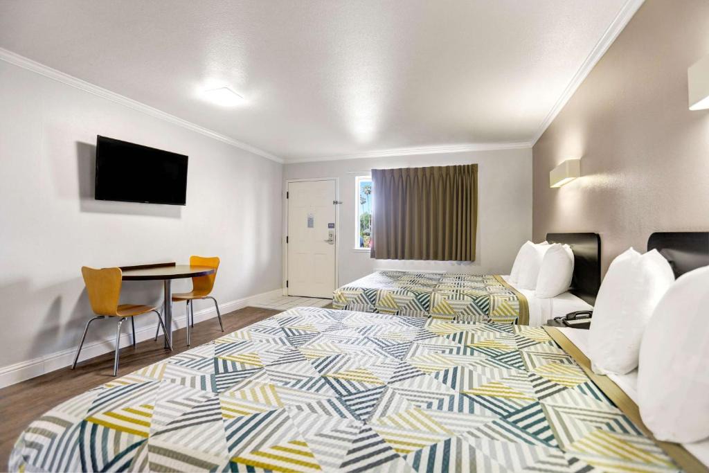 Lodi Hotel | Motel 6-Lodi, CA
