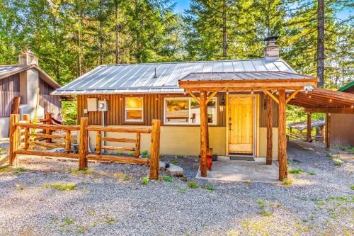 Packwood House | Mountain Cabin EV Charger Fire Pit Dogs OK