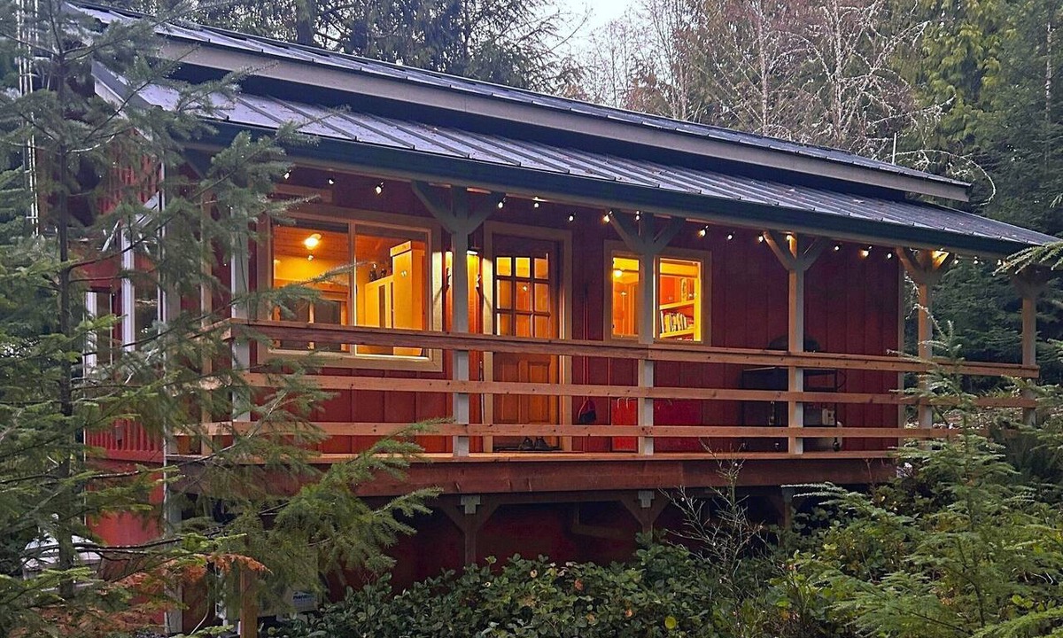Sequim Cabin | Mountain Forest Cabin Near Olympic NP Wildlife EV Deck