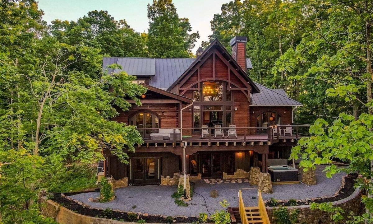 Talking Rock Cabin | Mountain Top Lodge | Ellijay, GA