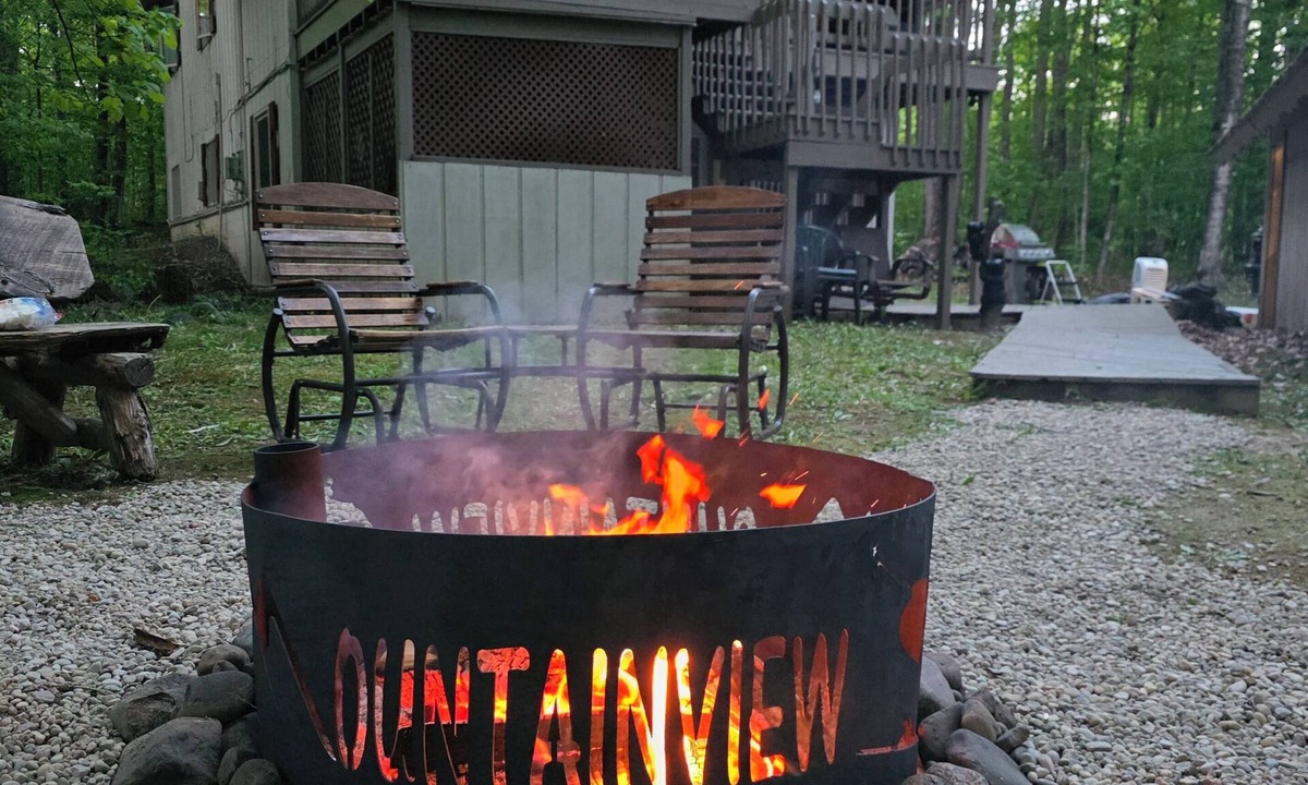 Stambaugh House | Mountain View Lodge - Upper - 3 Bedroom Duplex with Hot Tub in Ski Brule Village