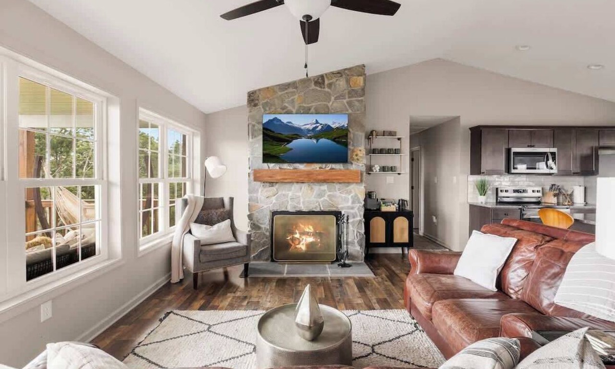 Front Royal Cottage | Mountaintop Cottage | Private Hot Tub