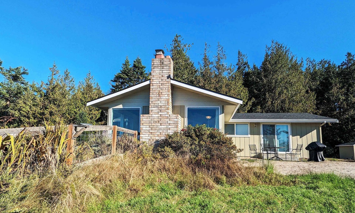Sequim House | Mountaun Views, Fireplace, Near Downtown Sequim