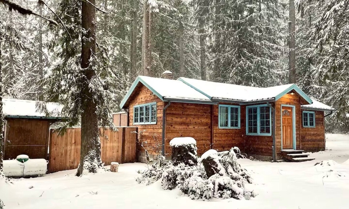 Zigzag Cabin | Mt Hood Hot Tub Haven, Wifi, 2BR/1BA, Full Kitchen