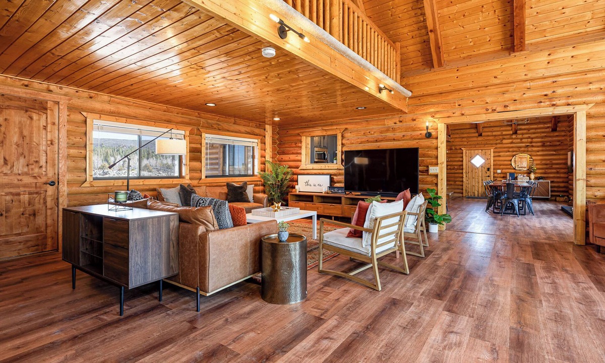 Mammoth Creek Cabin | Mtn Views & Fall Colors: Panguitch 1-Acre Estate!