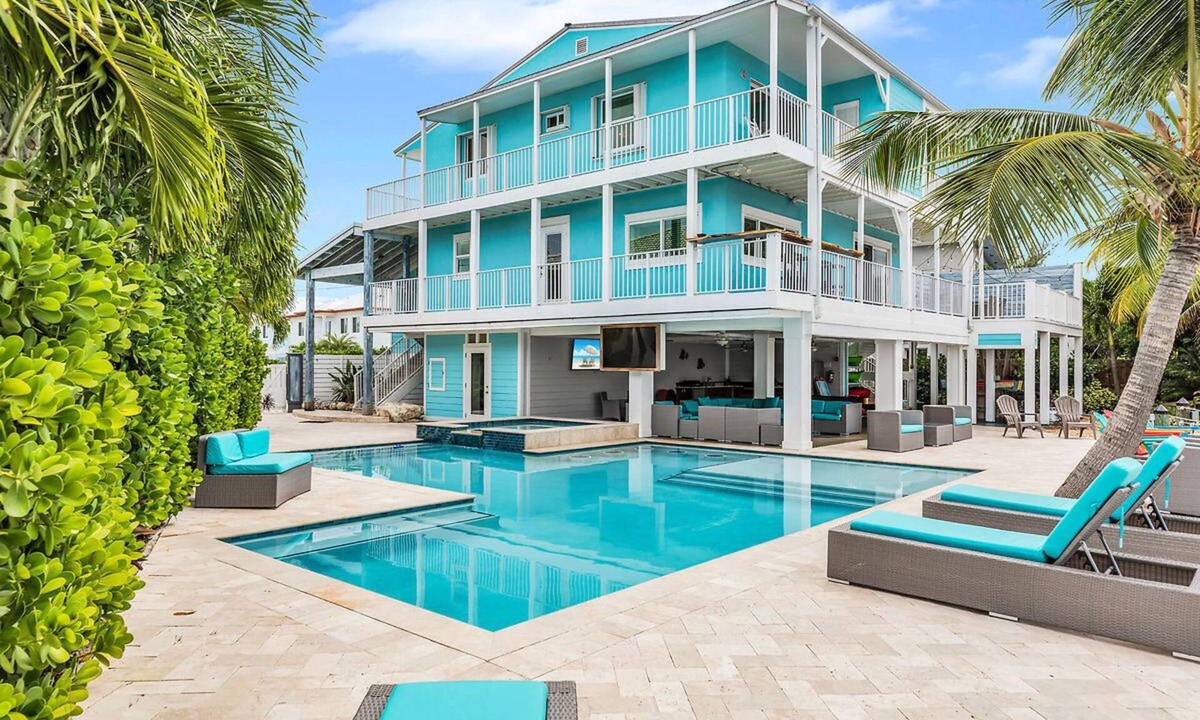 Marathon House | Nature's Playground 6 BR 7 Bath - Dock, Pool, 4 Kayaks, Hot Tub, Jet Ski Dock