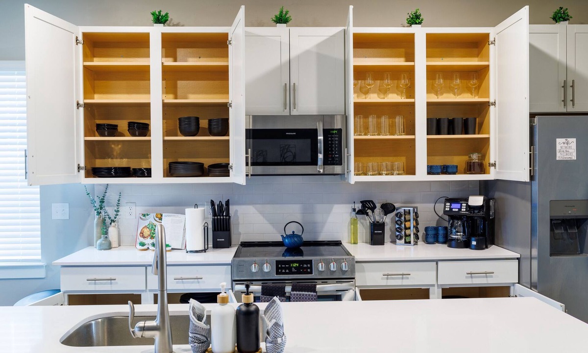 Murfreesboro House | NEW Artistic Abstract Abode-Arcade Games-Wi-Fi