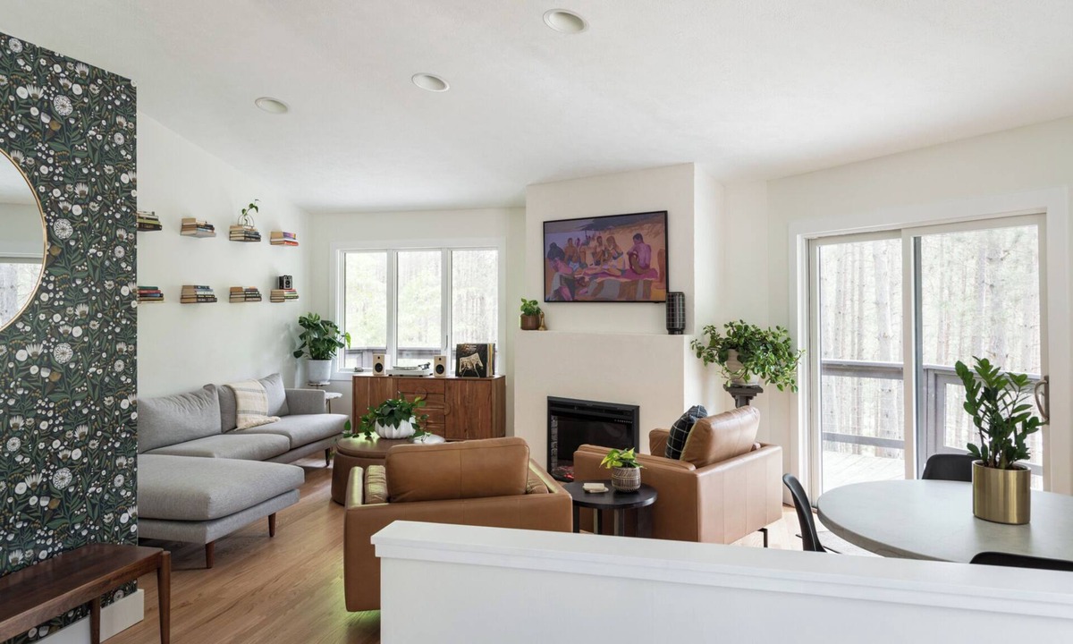 Lake Ann House | New, Beautifully Updated Dodecagon Home with Game room!