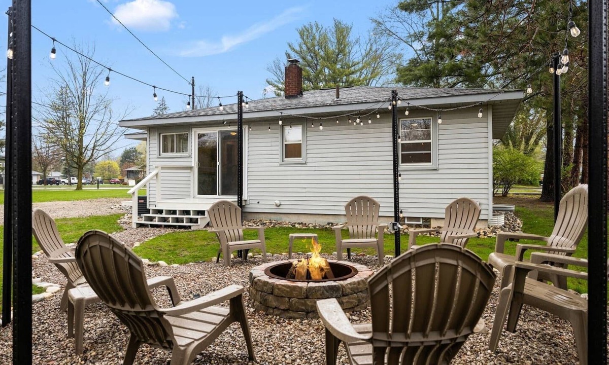 Bellaire House | NEW Bellaire Home, 5 Minute WALK to downtown!