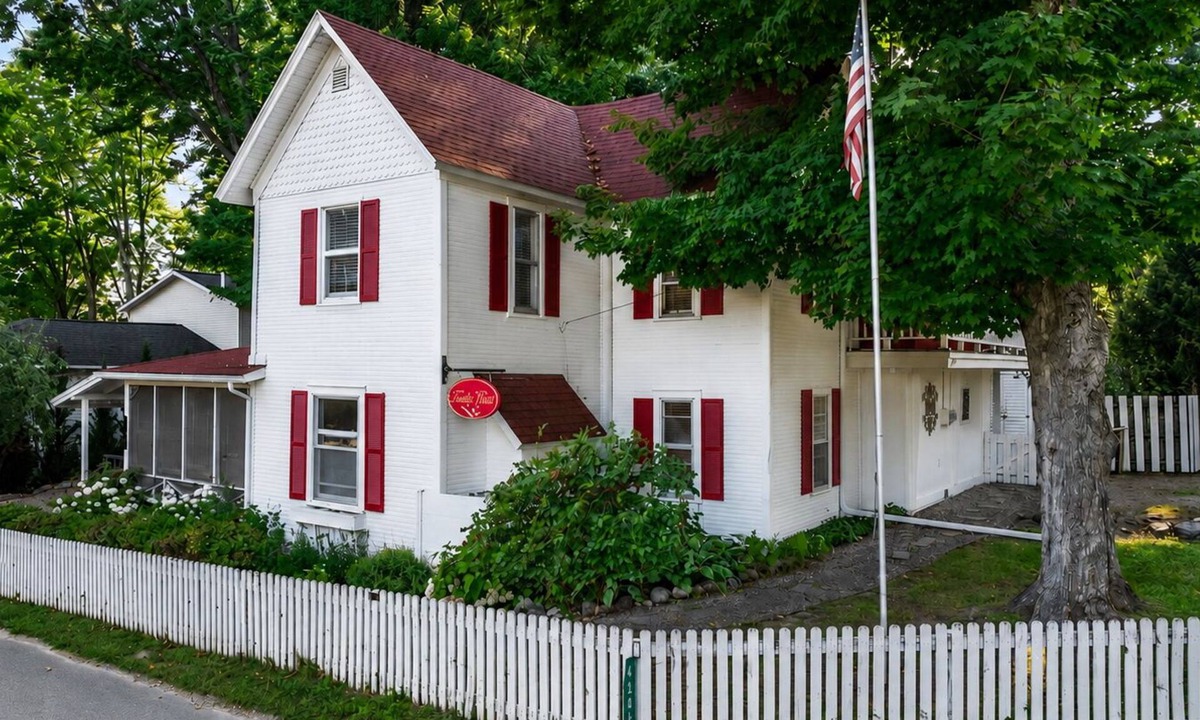 Walloon Lake House | *NEW* Charming Walloon Cottage with Dock Access!
