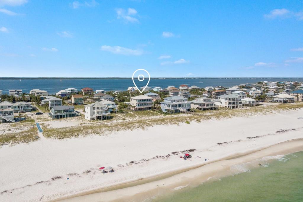 Villa Primera House | NEW Gulf Front with Game Room Family Friendly!