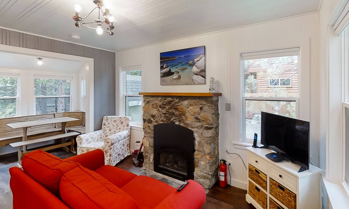 Tahoma House | New listing! Efficient home away w/ spacious deck & full kitchen - dogs ok!