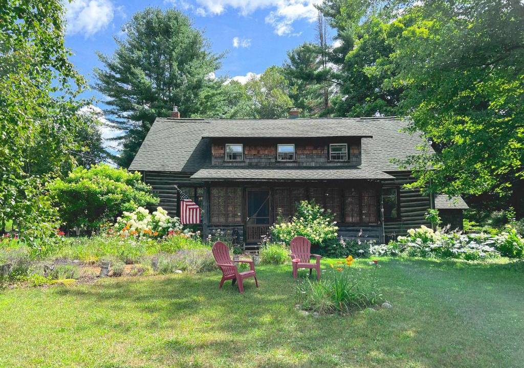 Alanson House | NEW! Log cabin retreat with modern updates sleeps 14