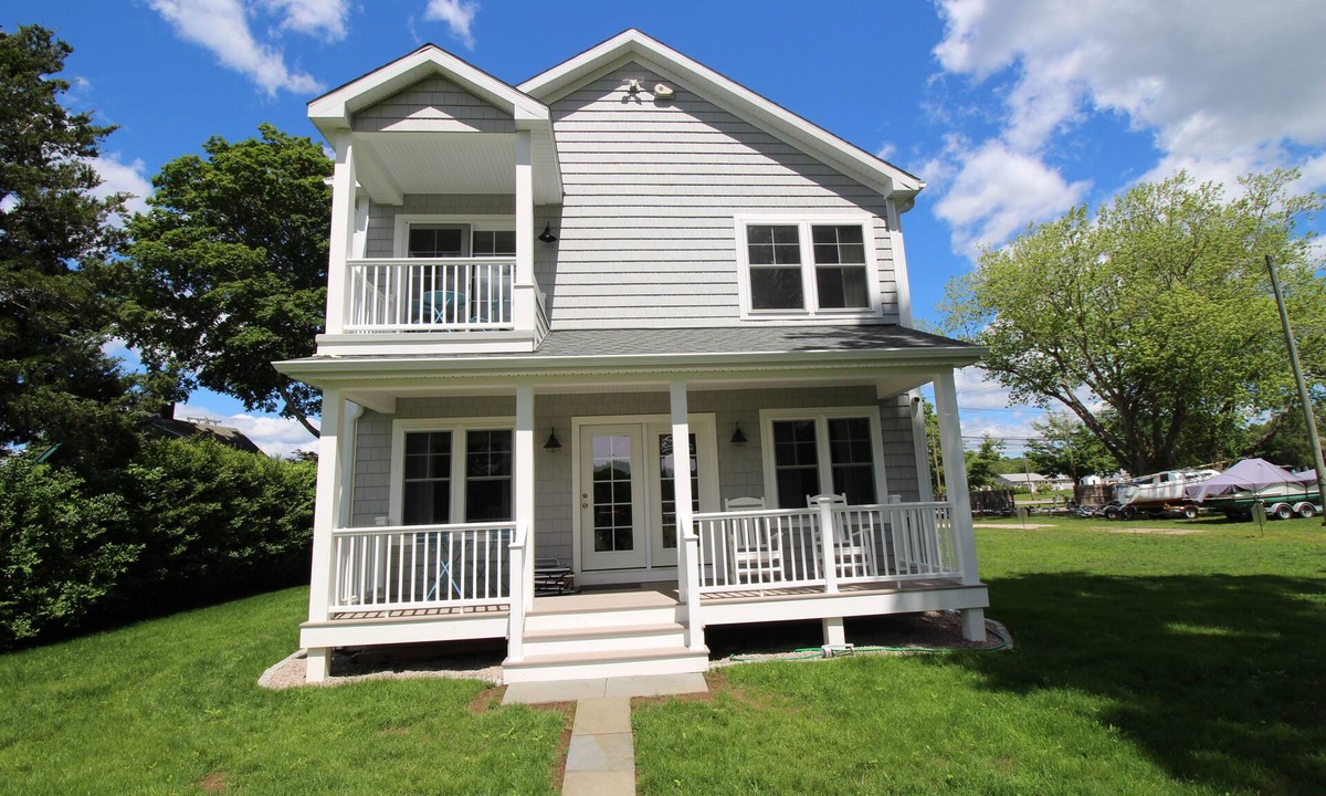 Stonington House | New Mystic Area Waterfront