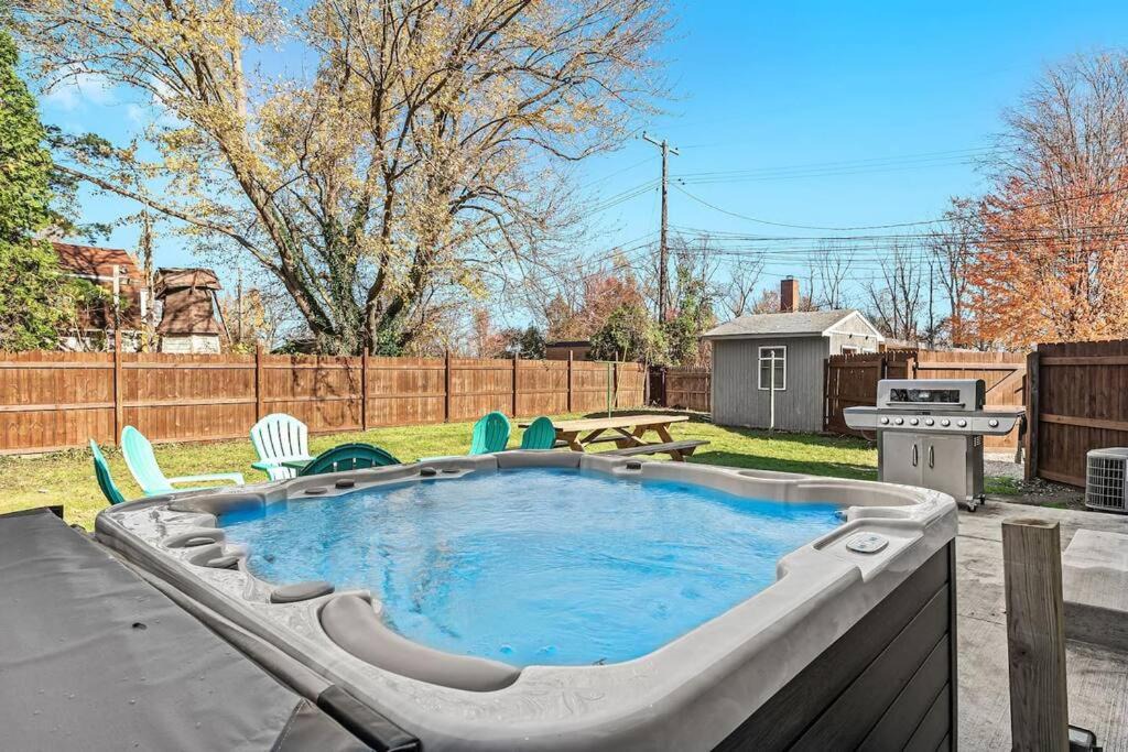 Anchorville Apartment | New! Warm & Cozy 3BR w/Hot Tub, Firepit & BBQ!