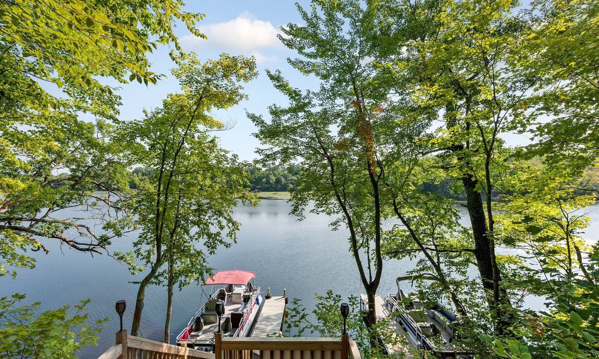 Brill Cabin | Newer Constructed Lakeside Lodge! Pontoon Rental! Waterfront 4 bedrooms, 2 baths