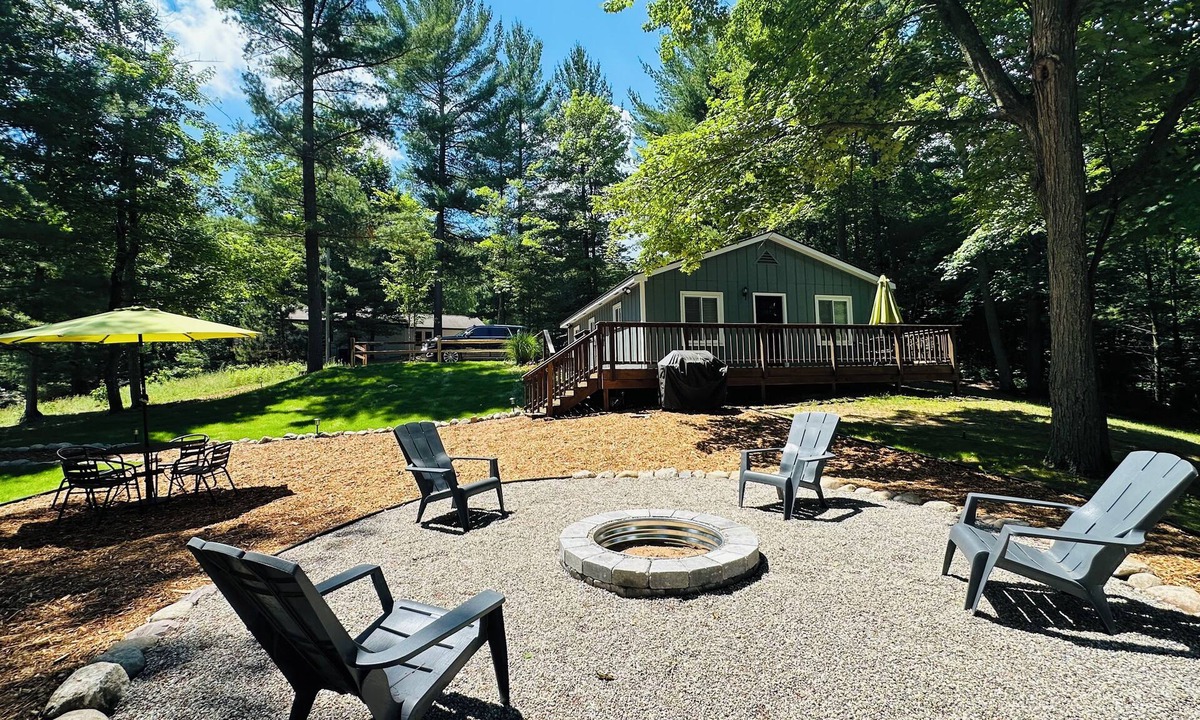 Mayfield Cottage | NEWLY RENOVATED! Large sandy beach & swim area. Cute 3 bedroom lake house
