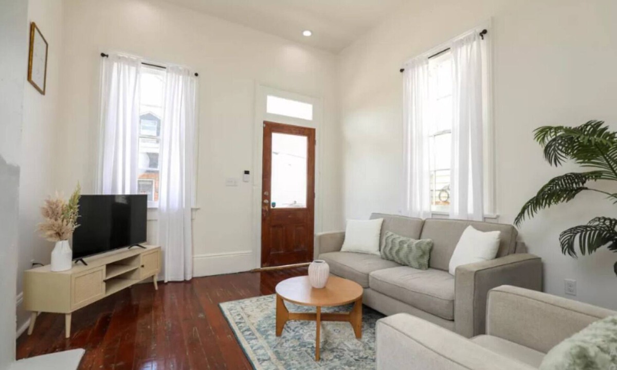 Faubourg Livaudais House | Newly Renovated Modern Home Sleeps 3 W/W+D