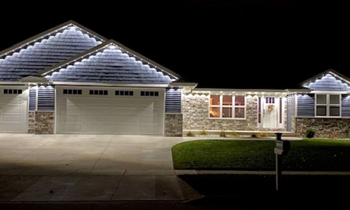 Manitowoc House | NFL Draft Special-Spacious 4-bedroom house in delightful Manitowoc with AC, WiFi
