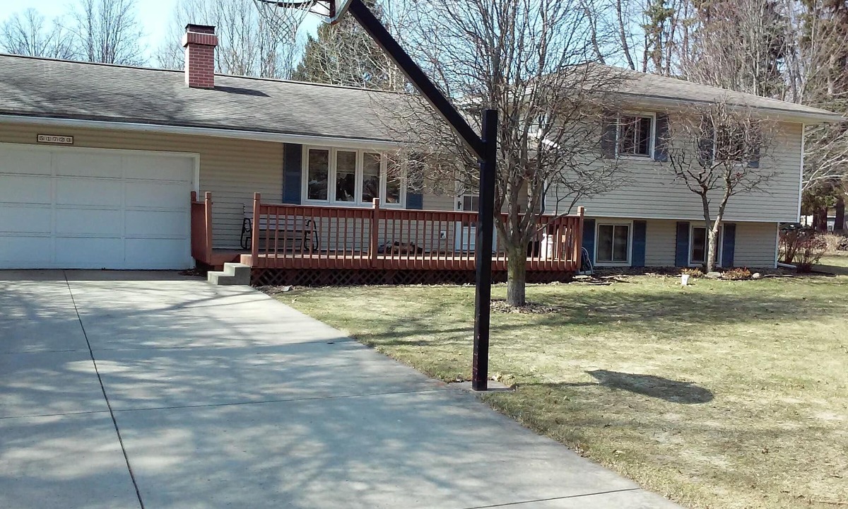 Granger House | Nice home 4 Mi from the stadium and close to mall