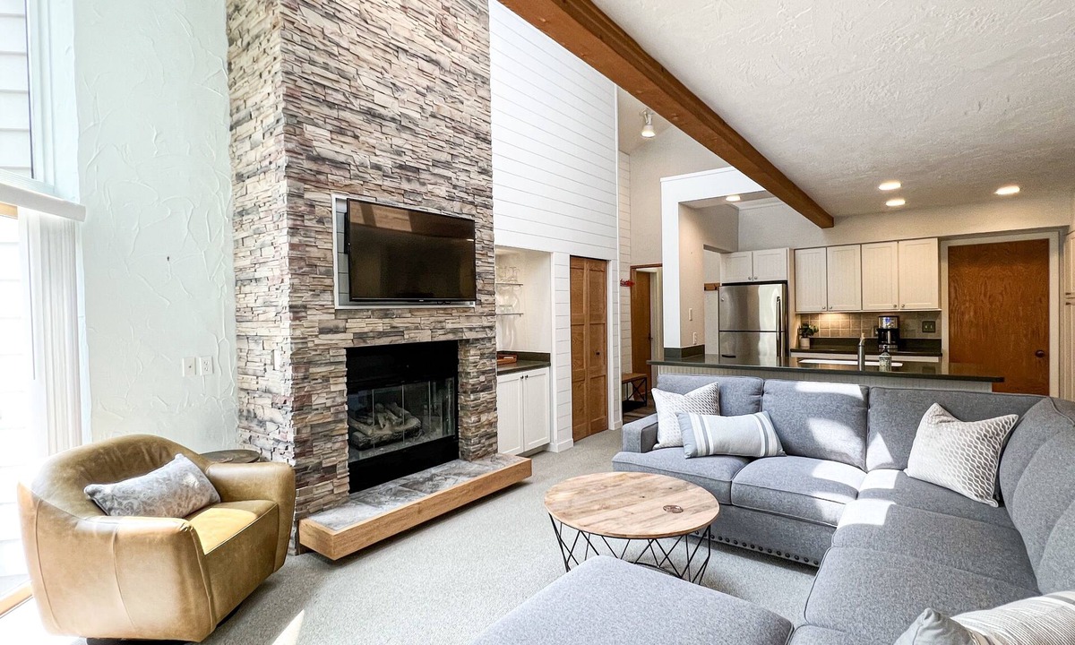 Petoskey Condo | Nicely Decorated 3 Bd LAKESIDE CLUB #56 - Close to Ski Hills + Indoor pool!