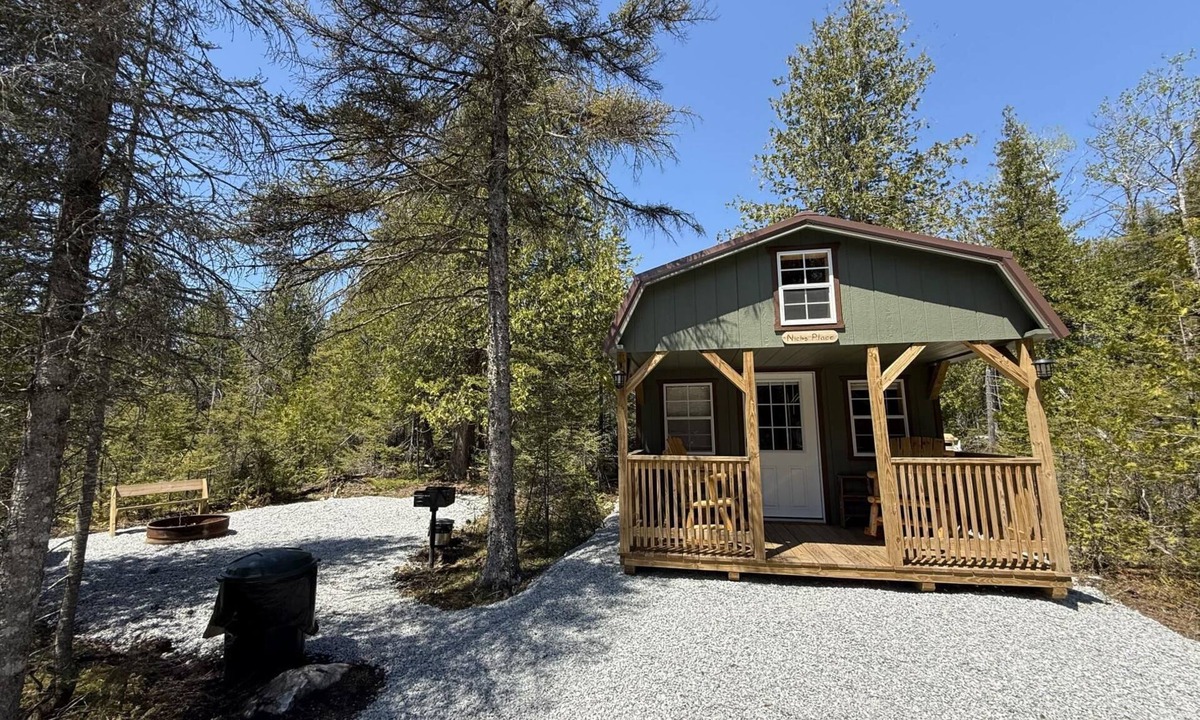 Drummond Island House | Nick's Place - Johnswood Off Grid Cabins on Drummond Island
