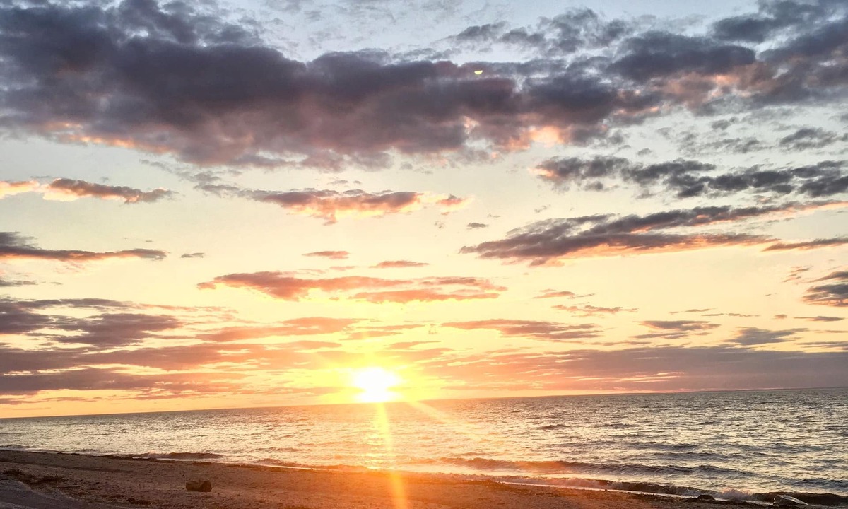 Baiting Hollow House | North Fork Oasis Walk to Private Deeded Beach with Beautiful Year Round Sunsets