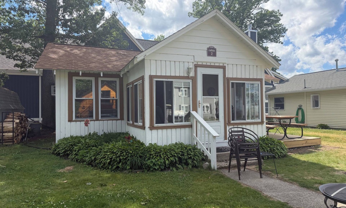 Prudenville Cottage | North View Cabins #2 - Cozy 2Bed/1Ba Cabin with Private Deck on the Lake!
