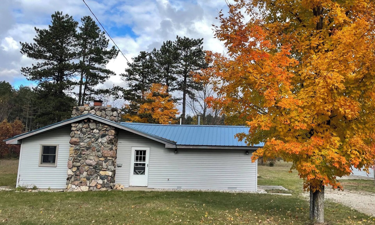 Harrietta House | Northern MI Cabin in Cadillac-Mesick Area