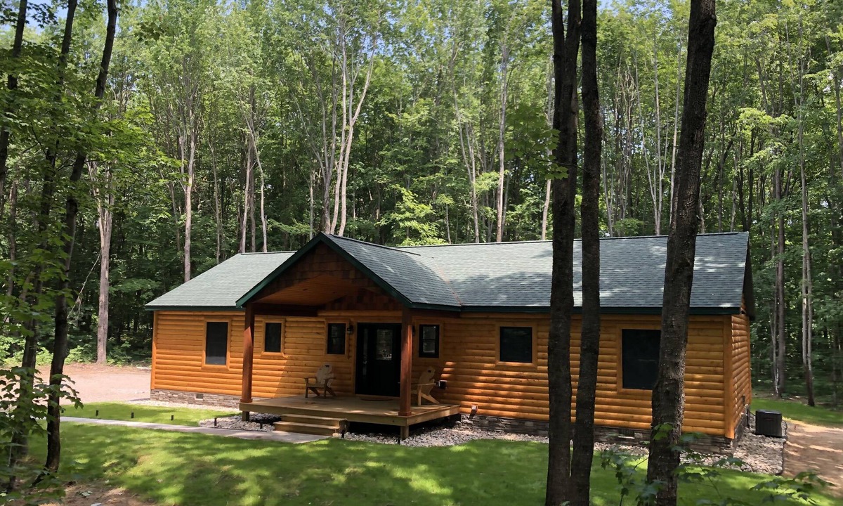 Elmira Cabin | Northern MI Log Cabin Inn–Hot Tub, Trails, Golf, Trails, Nature, Snowmobile, Ski