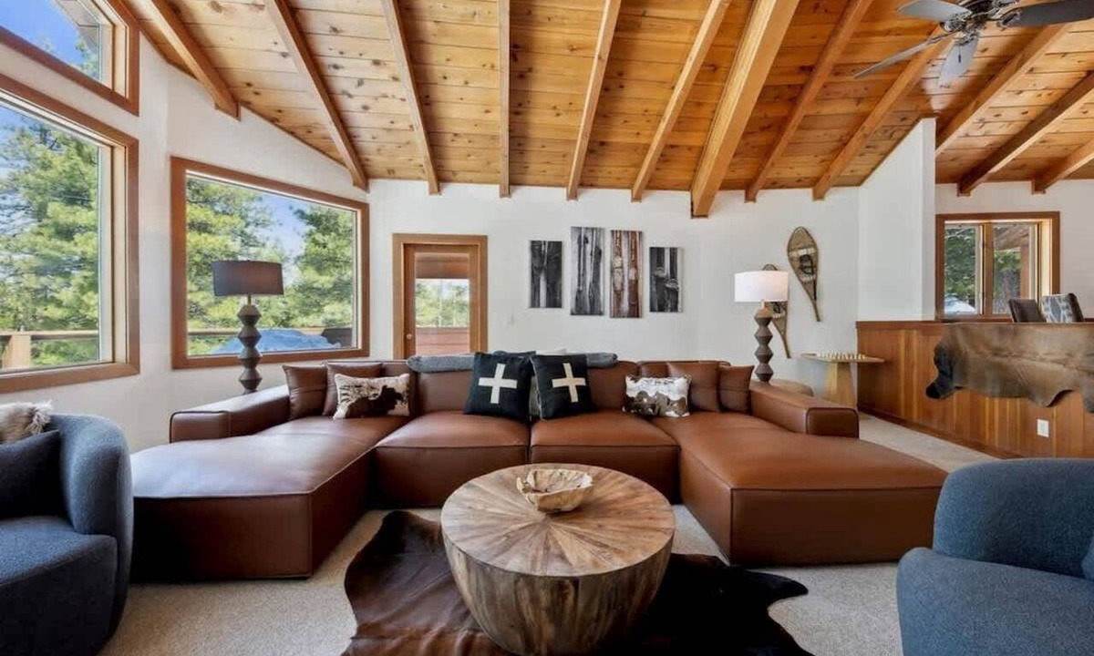 Truckee Cabin | Northstar Adventure Lodge: 6 Bedroom, 9 Beds, Game Room with Pool Table, 85" TV, HOA Pool+Hot Tub