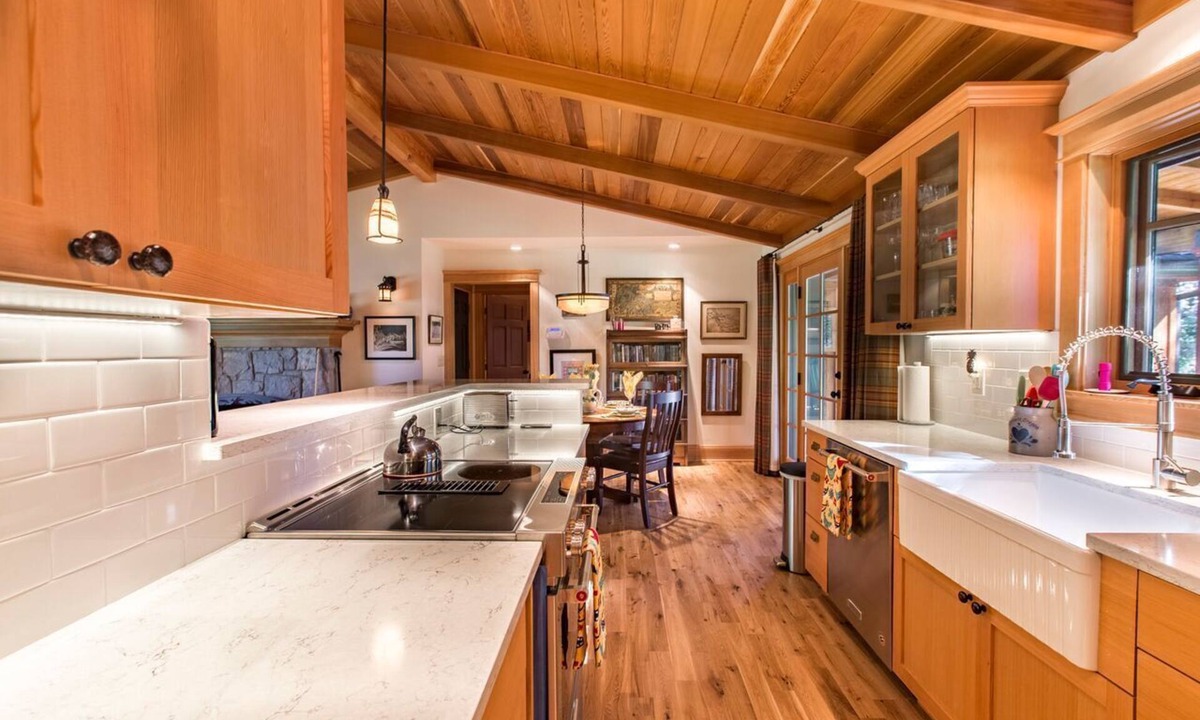 Vancouver House | Northwest Craftsman Lodge, Sleeps 4, 2 Bathrooms, 1700 square feet